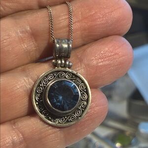 Elegant Topaz pendant with beautiful setting